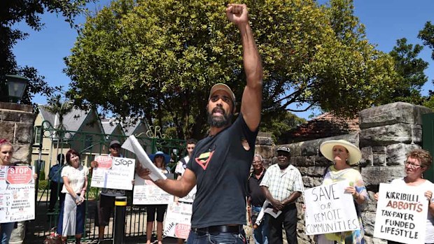 King Brown, an aboriginal rapper, addresses a protest rally outside the Prime Minister's residence, Kirribilli House in Sydney. (AAP)