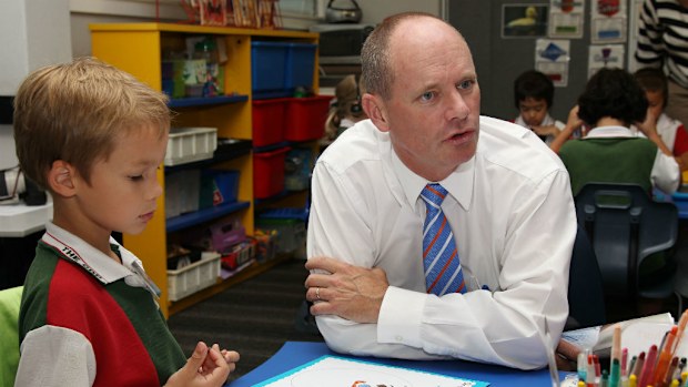 Queensland Premier Campbell Newman talks to students during a visit to the Gap State school in Brisbane earlier this year. (AAP)