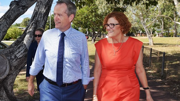 ALP's Cathy O'Toole with Opposition Leader Bill Shorten during the campaign. (AAP)