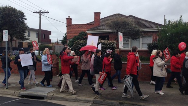 Hundreds have marched down the Nepean Highway to protest the construction of Sky Rail. (9NEWS)