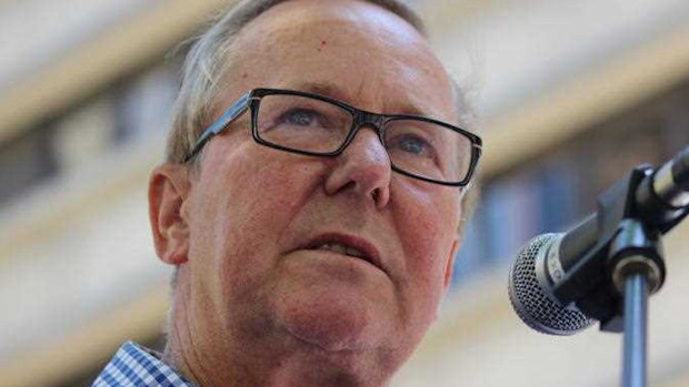 State-based editions of Friday’s 7.30 will be replaced with a single national edition. Host Quentin Dempster addresses thousands at a Sydney rally. (AAP)