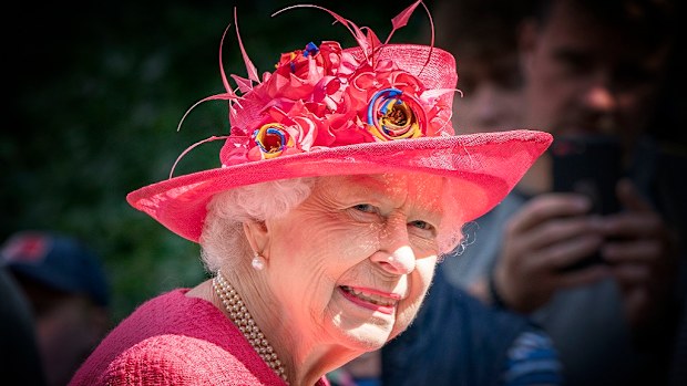 Queen Elizabeth arrives in Scotland summer break