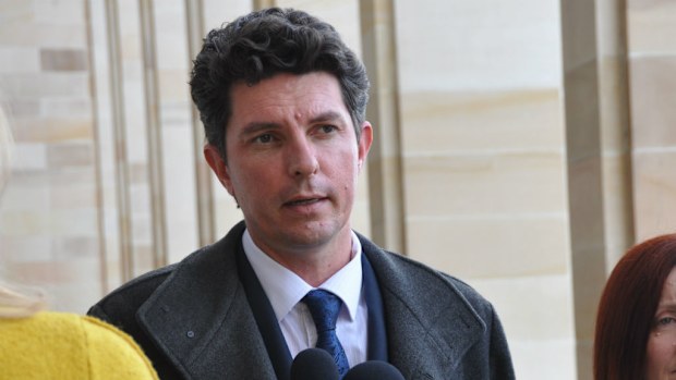 Greens Senator Scott Ludlam will take time off to pursue treatment for depression and anxiety. (AAP)