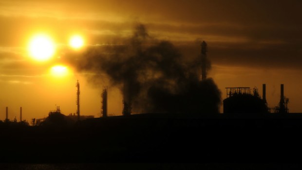 Steam and other emissions rise from a Melbourne industrial plant. (AAP)