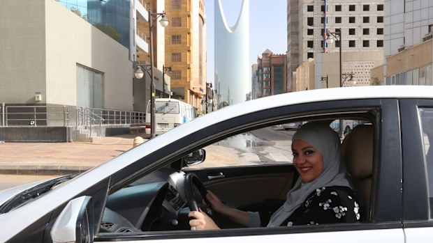 0208_hon_saudiwomentravel_4