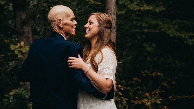 Bride has photoshoot with terminally ill father before wedding.