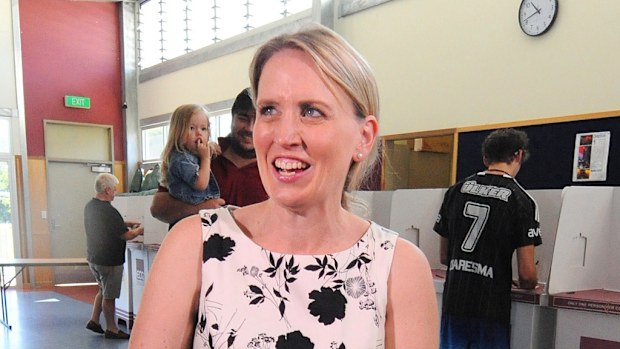Kate Jones casting her vote during the 2012 Queensland State Election. (AAP)