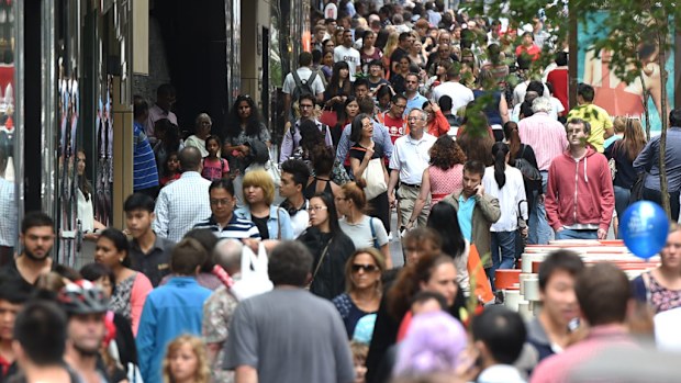 Huge crowds on Pitt Street Mall ahead of Christmas. (AAP)