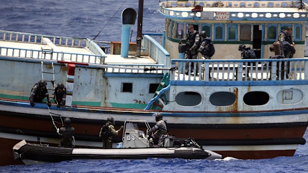 HMAS Darwin's boarding party team conduct an insertion onto a suspicious dhow. (AAP)