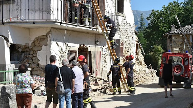 Firefighters help residents to recover their personal belongings from damaged houses in the village of Rio, some 10km from the central Italian village of Amatrice, on August 28, 2016. (AFP)