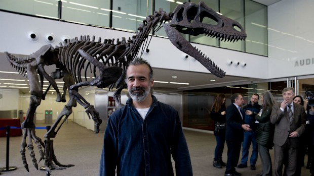 Argentine paleontologist Sebastian Apesteguia poses beside what he says is a replica of newly-discovered carnivorous dinosaur that lived in Argentina about 90 million years ago. (AAP)