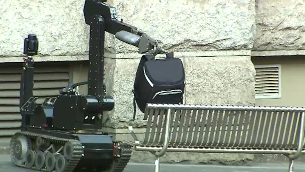 A bomb robot was called to the Melbourne intersection. (9NEWS)