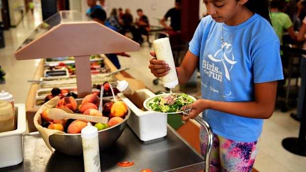 A US cafeteria worker has quit after she was forced to refuse a child a hot meal. (Getty)