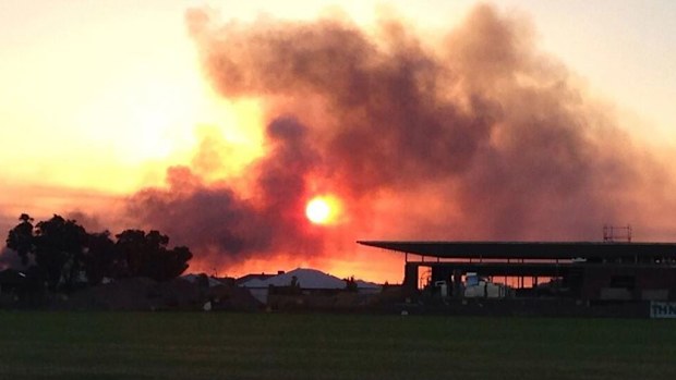 The sunset over Perth's sky, on what has been described as a difficult day for fire crews. (Bryce Steele, Twitter)