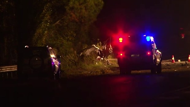 Emergency services at the scene of the crash in Braemar. (9NEWS)