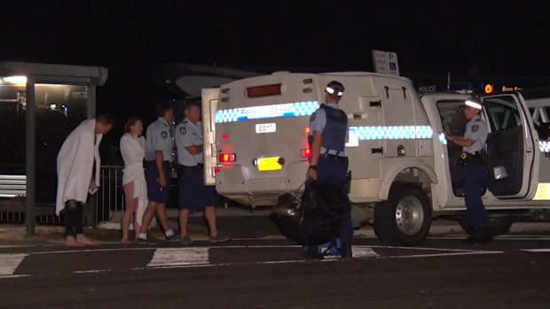 The divers were heard calling for help last night. (9NEWS)