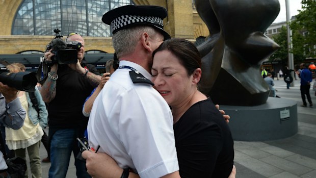 Police Constable Andrew Maxwell and Gill Hicks at King's Cross Station. (AAP)