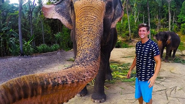 Christian LeBlanc and the famous "elphie". (Instagram)