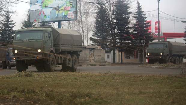 Military trucks without licence plates drive into Donetsk in Ukraine. (Getty)