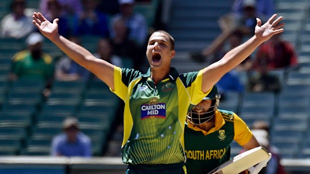 Nathan Coulter-Nile has been called up to the Test squad. (AAP)