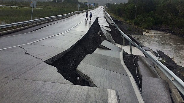 Approximately 4000 people had evacuated the Los Lagos area. (AAP)