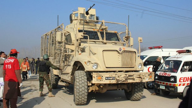 Pakistan army vehicle arrive at the Bacha Khan University. (AAP)
