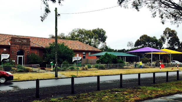 A young boy has been punched in the throat outside Tate Street Primary School in East Geelong. (Andrew Nelson, 9NEWS)