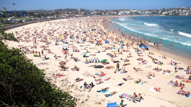 Beachgoers flock to Bondi on New Year's Day 2015. (AAP)
