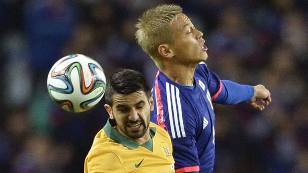 Japan's Keisuke Honda, right, and Australia's Aziz Behich vie for the ball. (AAP)