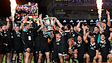 New Zealand hold the Bledisloe Cup aloft.