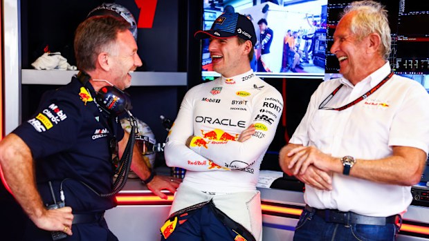 (Soldan sağa) Christian Horner, Max Verstappen ve Helmut Marko, Red Bull'un sıkı bir grubu.