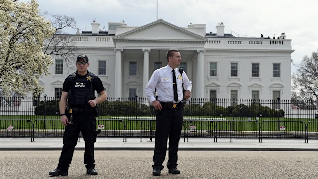 Secret Service personnel stand outside the White House after it was hit by a power outage. (AAP)