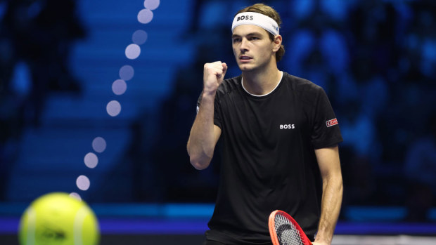 Taylor Fritz de Estados Unidos celebra durante el partido de semifinales de individuales contra Alexander Zverev.