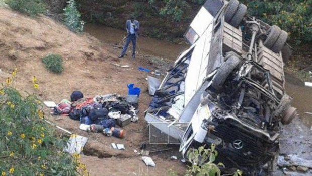 An image from the scene of the bus crash in Kenya that has claimed at least one Australian life. (Martin Cuddihy/Twitter)