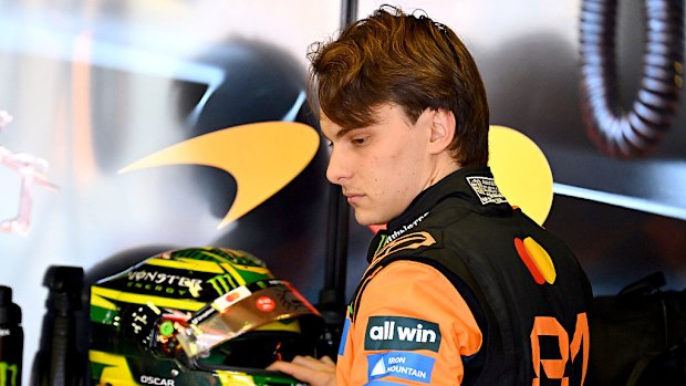 Oscar Piastri, ev sahibi grand prix öncesi formasyon turunda duvara çarptı.