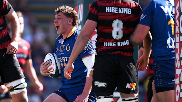 Otago'dan Lucas Casey, try sonrası kutlama yapıyor.