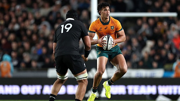 Joseph-Aukuso Suaalii of Australia charges forward.