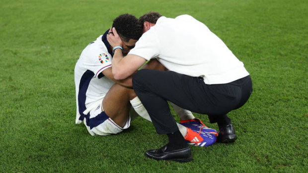 Gareth Southgate, Head Coach of England, consoles Jude Bellingham.