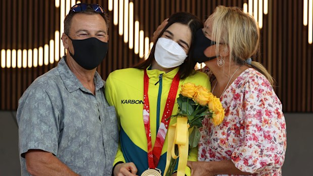 Jakara Anthony met her parents back in Australia after her gold medal in a COVID Beijing Olympics. 