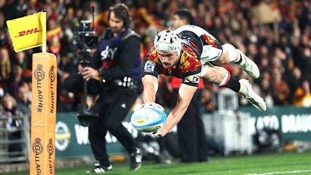 Daniel Sinkinson of the Chiefs scores a try.