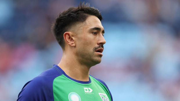 Shaun Johnson of the Warriors warms up.