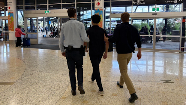 19 year old teenager arrested after allegedly trying to import $14.8 million of meth into Australia from Canada. He told authorities a stranger on social media paid him $3500 to import what he was told were vapes.