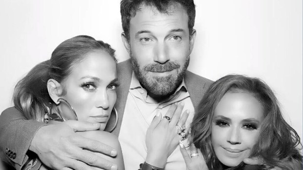 Jennifer Lopez, Ben Affleck and Leah Remini posed in a photo at a birthday party.