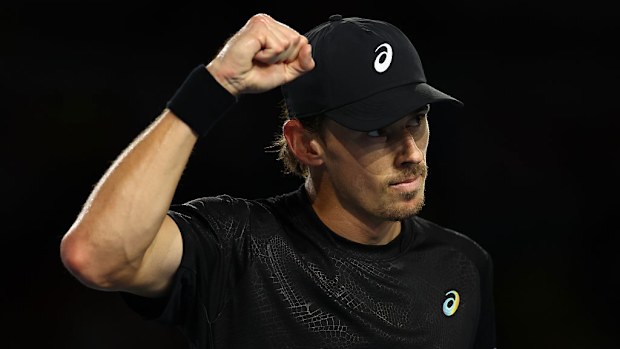 Alex De Minaur, Casper Ruud'u UTS finalinde yendikten sonra kutlama yapıyor.