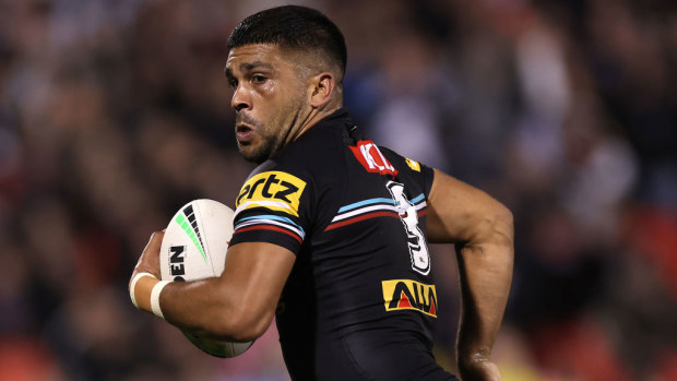 Tyrone Peachey of the Panthers makes a break to score a try during the round 11 NRL match between the Penrith Panthers and Sydney Roosters at BlueBet Stadium on May 12, 2023 in Penrith, Australia. (Photo by Mark Kolbe/Getty Images)