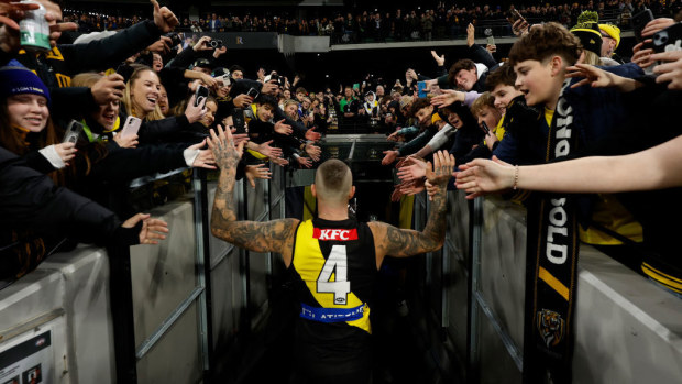 Dustin Martin leaves the field after his 300th match.