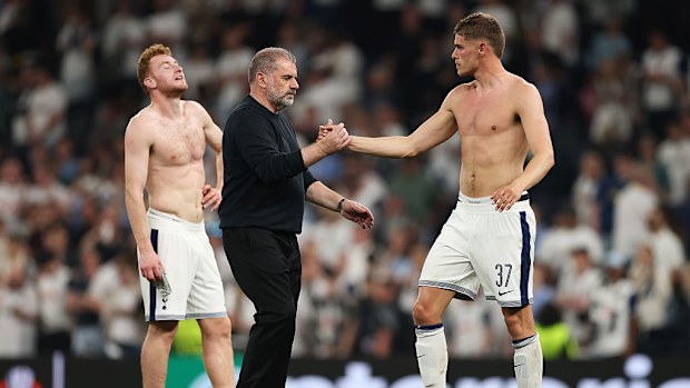 Ange Postecoglou shakes hands with Micky van de Ven of Tottenham Hotspur.