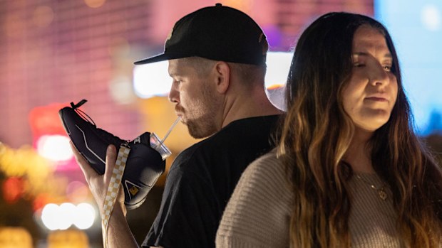 Shoey Bar, Daniel Ricciardo'nun ikonik kutlamasından ilham alıyor.