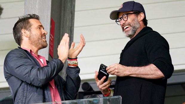 Ryan Reynolds ve Hugh Jackman Wrexham'da.