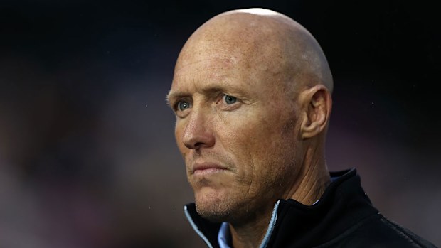 Sharks antrenörü Craig Fitzgibbon basın toplantısında.